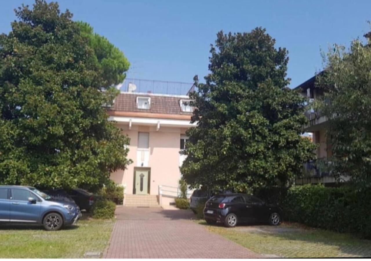 La Magnolia Apartments III Poppy Desenzano del Garda Esterno foto